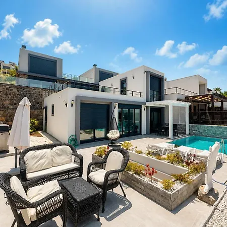 Stunning 3-bedroom Sea View With Private Pool, Garden & Bbq In Yalikavak, * Αλικαρνασσός
