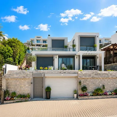 Вилла Stunning 3-bedroom Sea View With Private Pool, Garden & Bbq In Yalikavak, Бодрум