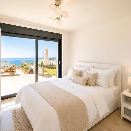 Stunning 3-bedroom Sea View With Private Pool, Garden & Bbq In Yalikavak, Αλικαρνασσός