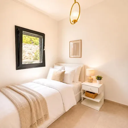 Stunning 3-bedroom Sea View With Private Pool, Garden & Bbq In Yalikavak, Αλικαρνασσός